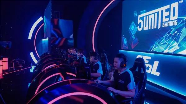 场上的拼搏 场上的拼搏